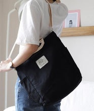 Carica l&#39;immagine nel visualizzatore di Gallery, 2019 Korean Canvas Shoulder Bag Zipper Luxury Women Bags Designer Women Messenger Bag Female Simple Handbag Letter Printing tote