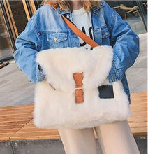 Laden Sie das Bild in den Galerie-Viewer, 2019 Winter Fashion New Ladies faux Fur bag Quality Soft Plush Women&#39;s Designer Handbag High capacity big Shoulder Messenger bag