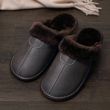 Carica l&#39;immagine nel visualizzatore di Gallery, Men Slippers Black New Winter PU Leather Slippers Warm Indoor Slipper Waterproof Home House Shoes Men Warm Leather Slippers